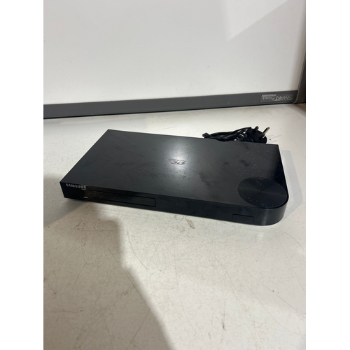 122 - Samsung Blu-Ray Player - Model 8D-H65000