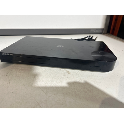 122 - Samsung Blu-Ray Player - Model 8D-H65000