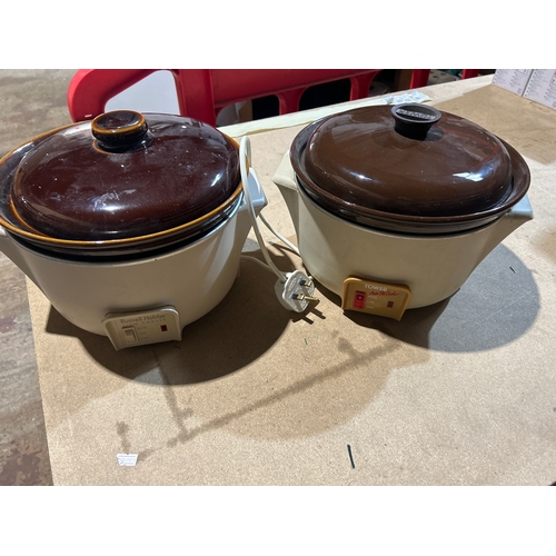 147 - Pair of Ceramic Slow Cookers from Tower and Russell Hobbs