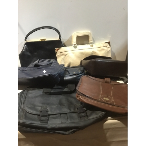 95 - Selection of handbags