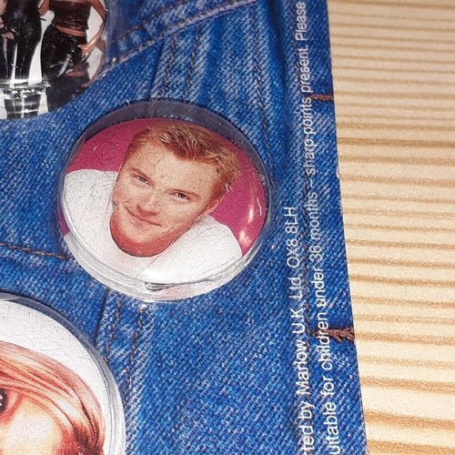 145A - Pop badges from TOTP magazine 2001. In original packaging