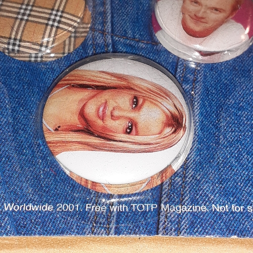 145A - Pop badges from TOTP magazine 2001. In original packaging