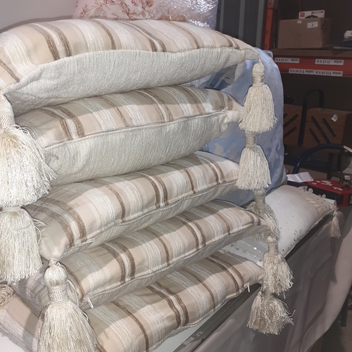 153A - Large quantity if mixed scatter cushions.  Different sizes and styles. Some new others very good con... 