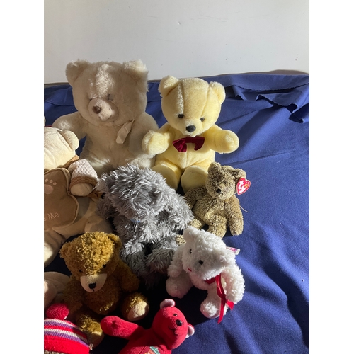 68 - Selection of cuddly toys to include TY etc