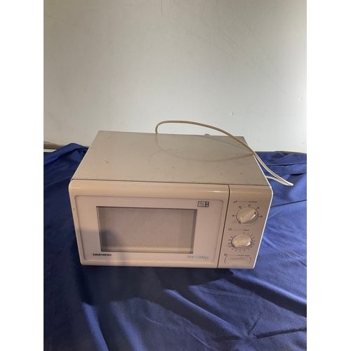 72 - Daewoo new cooking white microwave 800w