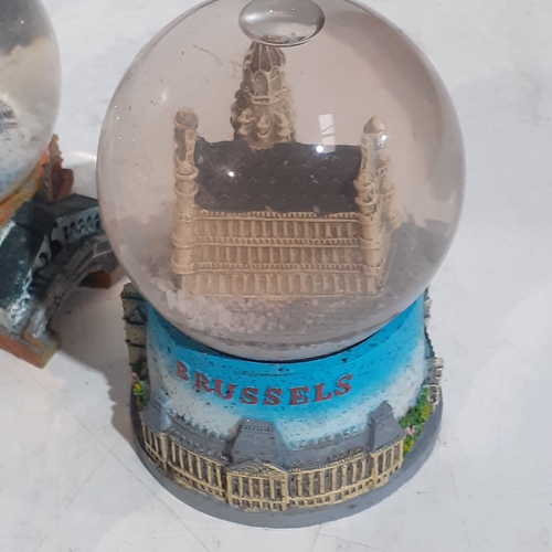 101A - Quantity of glass snow domes from worldwide destinations such as Barcelona, Portugal, Paris etc. Nee... 