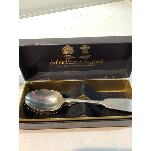 18 - Arthur price of England pair of spoons plus pair of cuff links