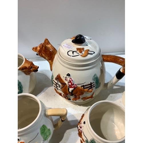 39 - Hunting themed china inc teapot, jugs & more