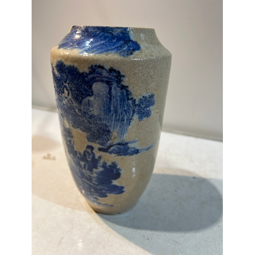 92 - Vintage Chinese oriental vase - signed to base - looks to be very old piece