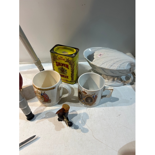 98 - Eclectic lot to inc Rodger’s small knife, coronation ware, compact and more