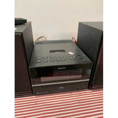 689 - Sony CMT-BX70DBi micro hifi with remote control