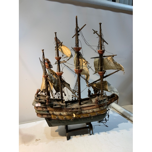 274 - Wooden model of a shape with sails - 45cm long