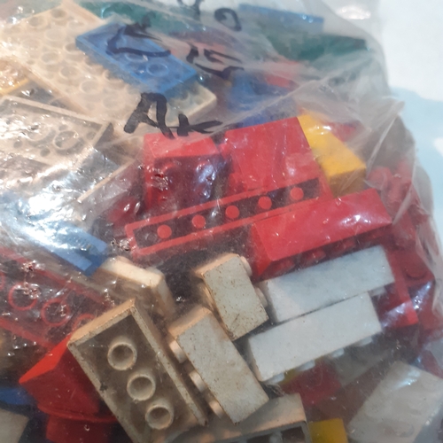 117A - Over a kilo of original genuine Lego.