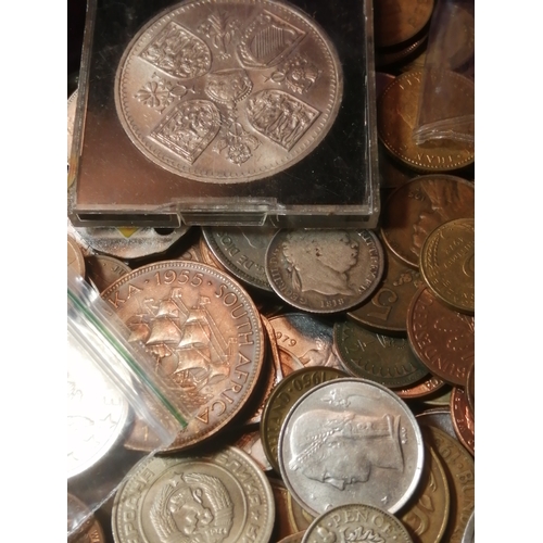 450A - COINS : Large tub of mixed coinage (silver noted)