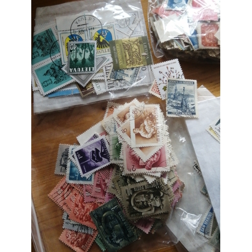 451A - Large collection of mixed stamps