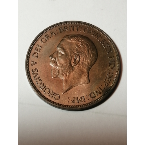 463B - COINS : 1935 penny in about uncirculated condition with original lustre