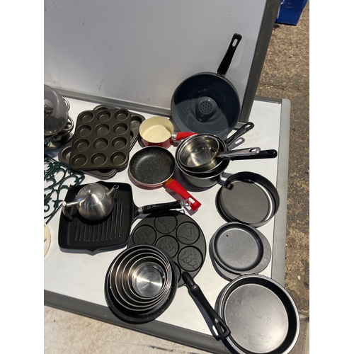 349 - Large kitchen lot inc saucepans, baking trays, cast iron and more