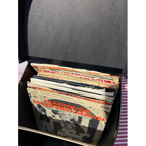 366 - Quantity of 7in Vinyls in Record Box inc the Beatles & Madness