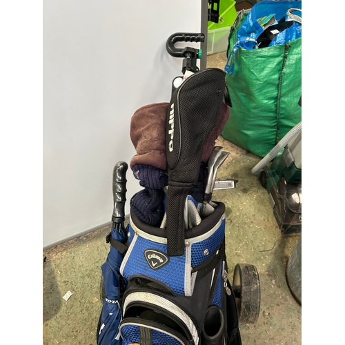 486 - Callaway Golfing Kart with a selection of clubs