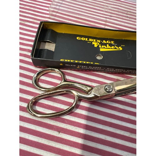 28 - Golden age Pinkies scissors with original box