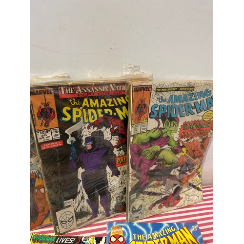 41 - Quantity of vintage amazing spider man comics - mainly 90s era