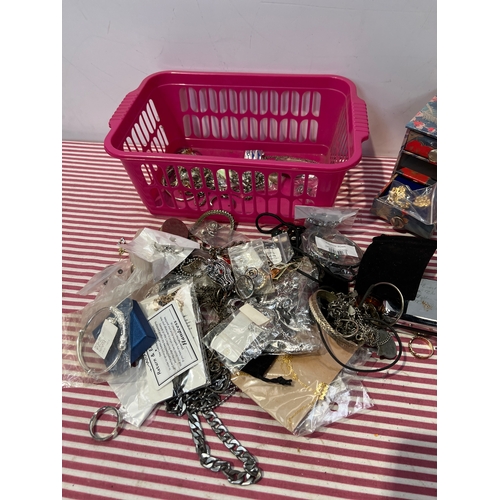 70 - Large quantity of costume jewellery