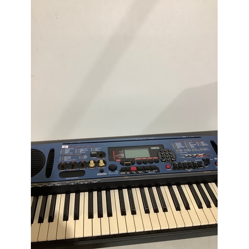 317 - Yamaha portable electronic DJX synthesiser mid sampling keyboard