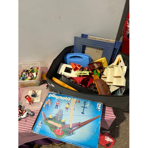 345 - Quantity of children’s games of mainly playmobil