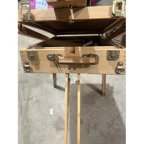 413 - Extendable Artists Easel with in-built storage drawer