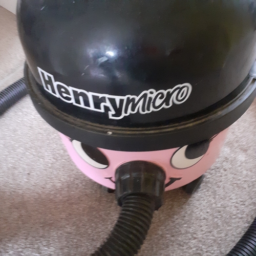 12 - Henry micro. Working with strong suction. Needs a clean up