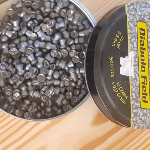 122A - Tin air rifle pellets. Partly used but hundreds left