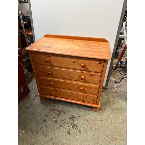 904 - Waxed pine chest of 4 drawers in very good condition