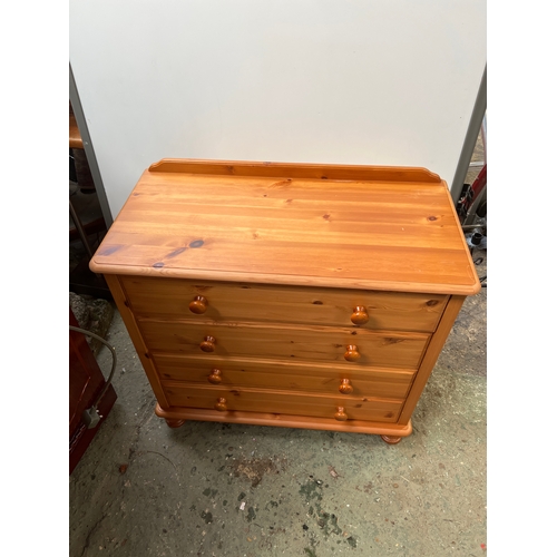 904 - Waxed pine chest of 4 drawers in very good condition