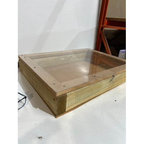 120 - Wooden display cabinet - 70x55cm