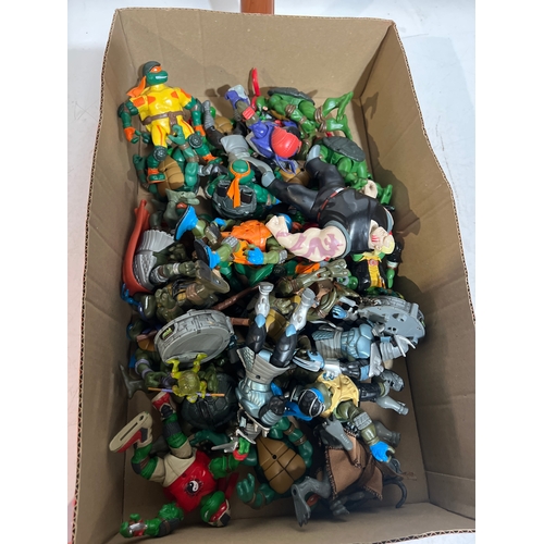 201 - Large collection of teenage mutant ninja turtles figures inc baton (working)