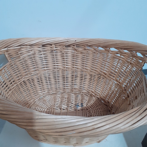 101A - Large wicker laundry basket. Approx 2ft by 18