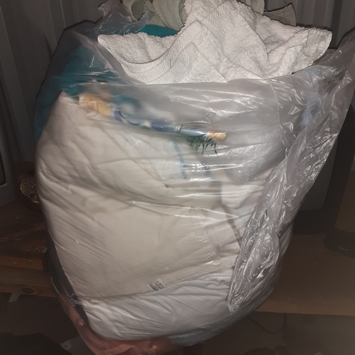 109A - Bag of bedding and towels. Unsorted but looks to be good clean condition.