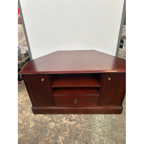 470 - Stag Mahogany Finish Corner TV Unit - 40Wx20Dx25H