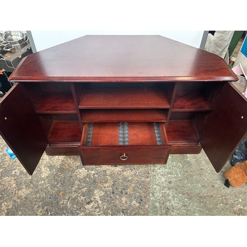 470 - Stag Mahogany Finish Corner TV Unit - 40Wx20Dx25H