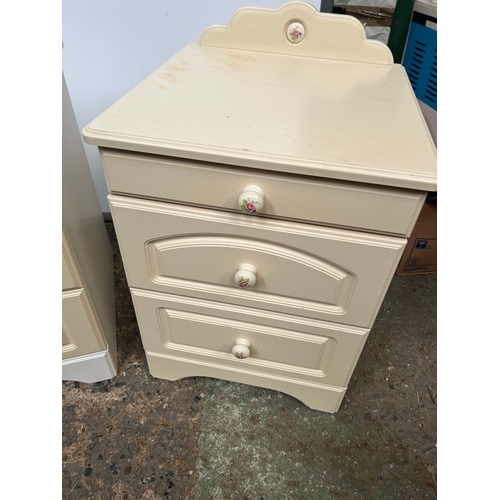 515 - Pair of Cream Bedside Cabinets