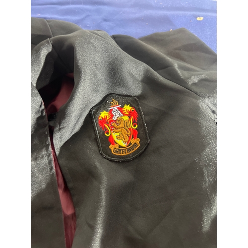 165 - Harry Potter gryffindor cloak - size M