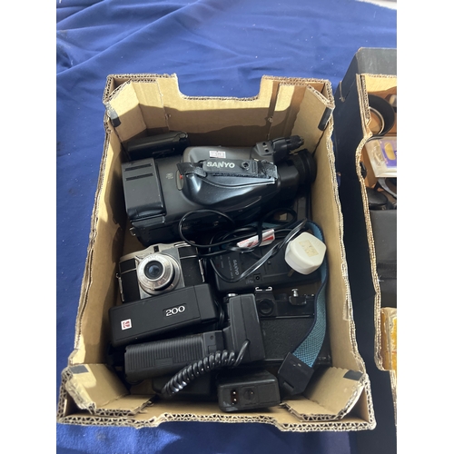 180 - Camera lot to inc Sanyo camcorder, vintage cameras, lens and filters