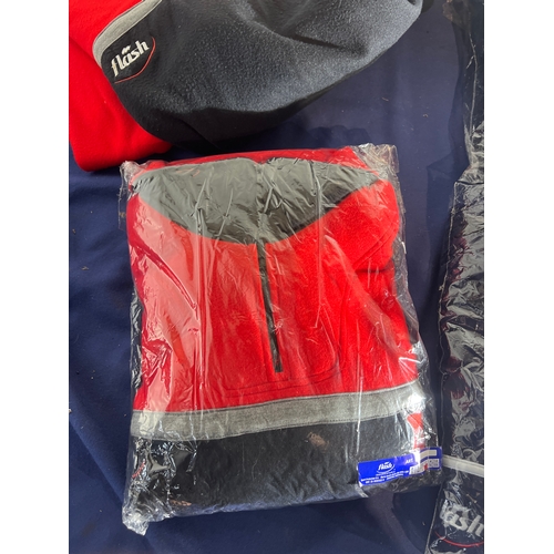 192 - 4x Flash XL rugby jumpers - 3 brand new