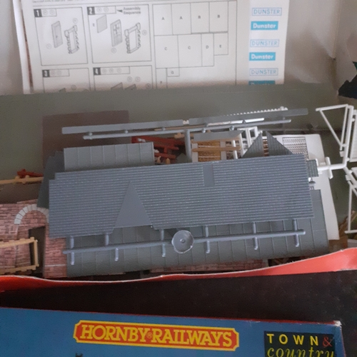 22B - Hornby Models. R.421 Signal box and level crossing and R418 Dunster Station. Boxes have been opened.