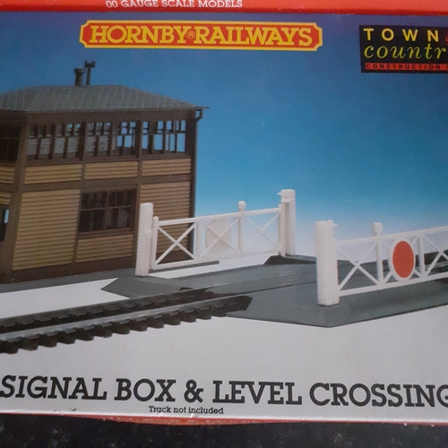 22B - Hornby Models. R.421 Signal box and level crossing and R418 Dunster Station. Boxes have been opened.