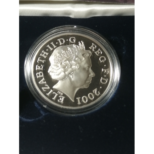 35A - COINS : 2001 silver proof 5 pounds coin in presentation box