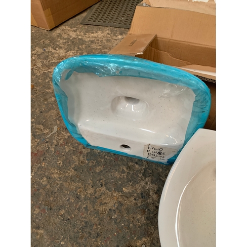 340A - Resale opportunity- one pallet full of porcelain sinks, bases and fittings - lots of the same and va... 