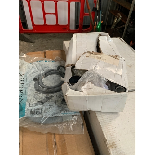 340A - Resale opportunity- one pallet full of porcelain sinks, bases and fittings - lots of the same and va... 