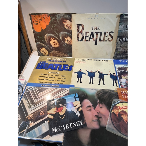 126 - Quantity of vinyl albums - mainly the Beatles, John Lennon and Paul McCartney - also inc Beatles col... 