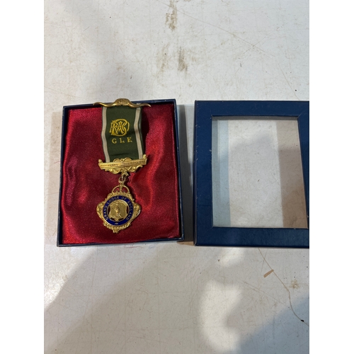 142 - Grand lodge of England medal - to Ferry Lodge 8747